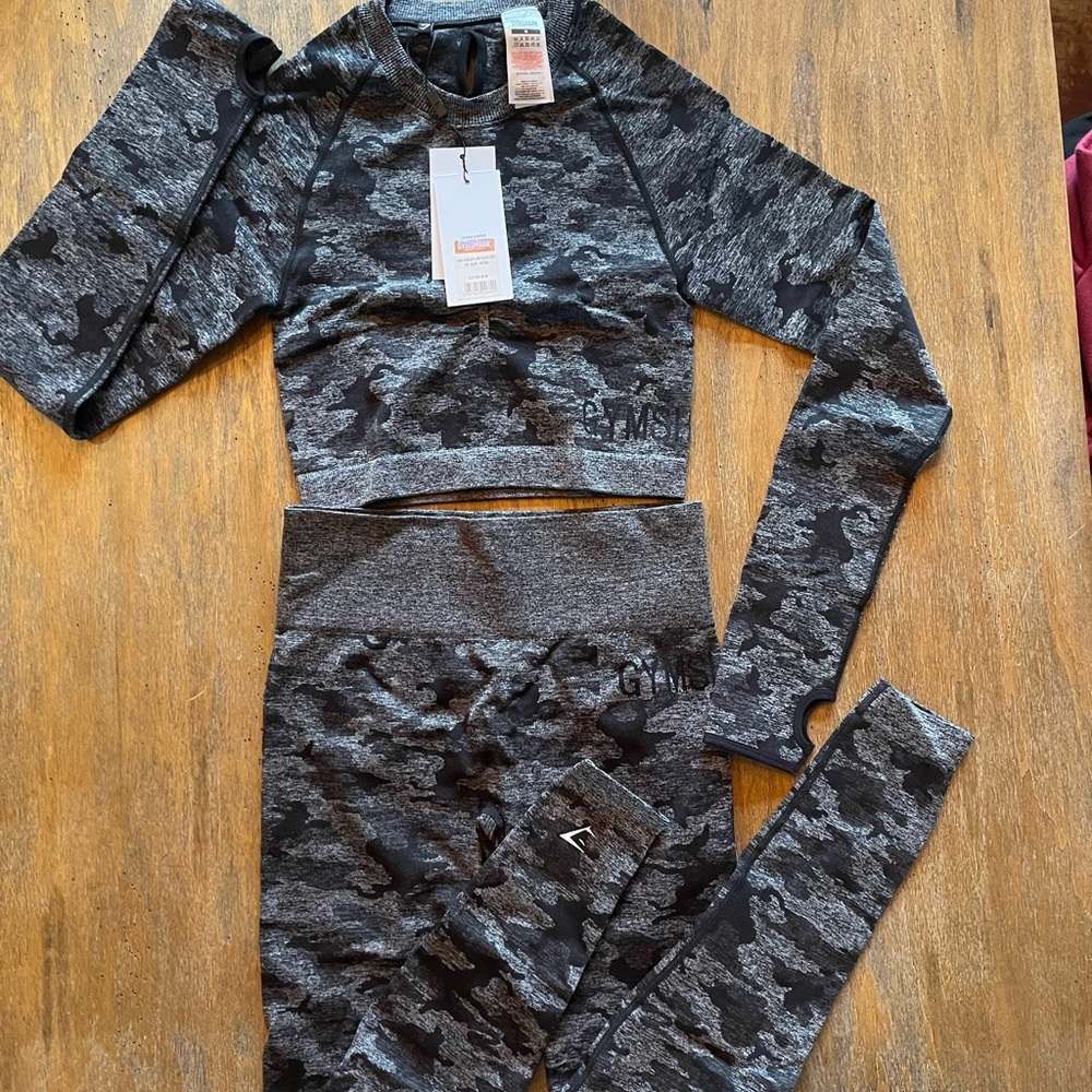Gymshark Set. Leggings and crop long sleeve. Size M.